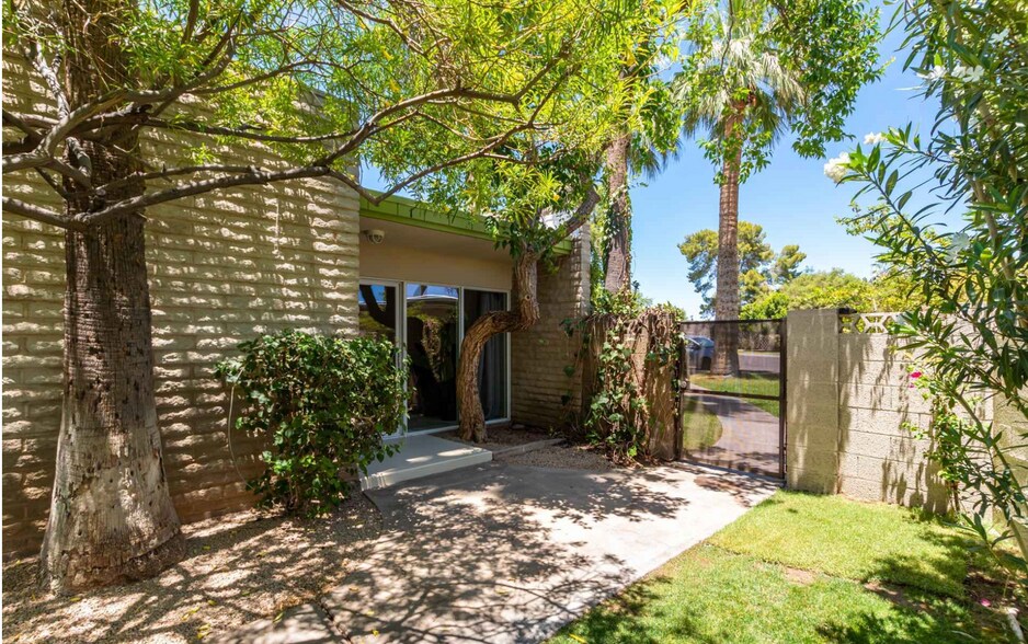 Building Photo - 4352 N 36th Plz