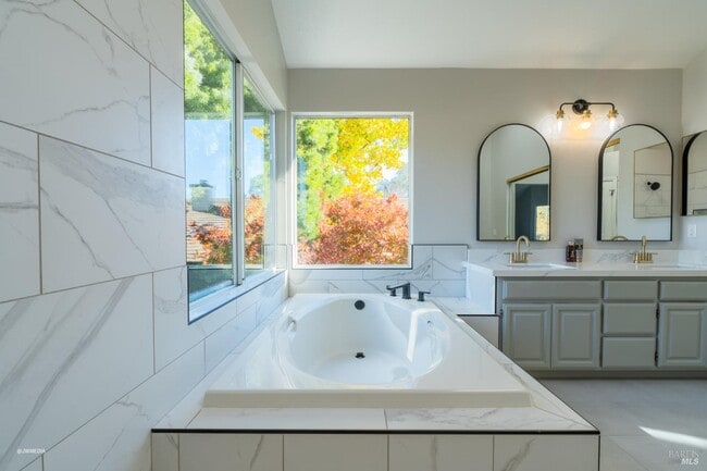 Building Photo - 517 Leafhaven Ln