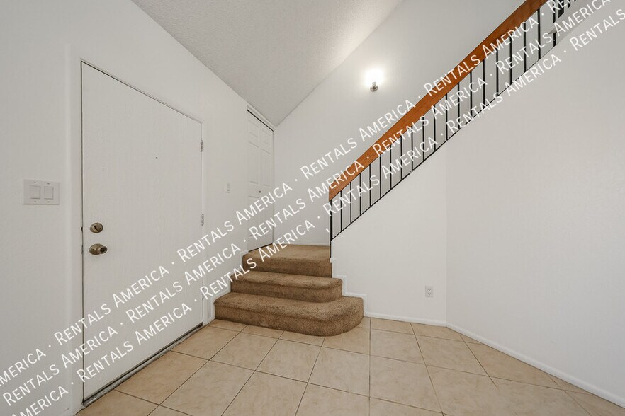 Building Photo - 4120 W Calavar Rd