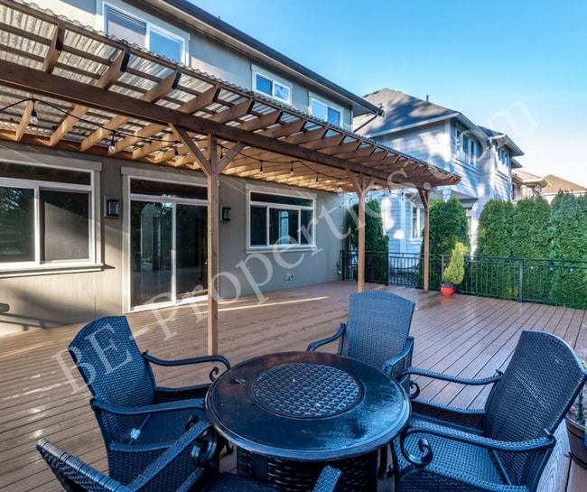 Building Photo - Beautiful Federal Way Home