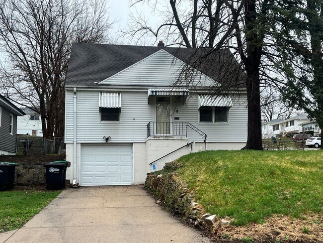 Building Photo - 1 1/2 story corner home
