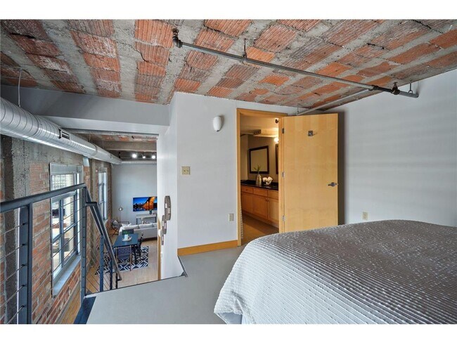 Building Photo - 521 S 7th St