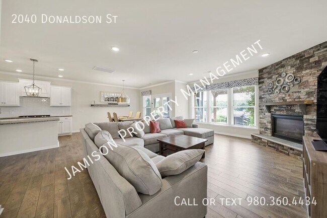 Building Photo - 2040 Donaldson St