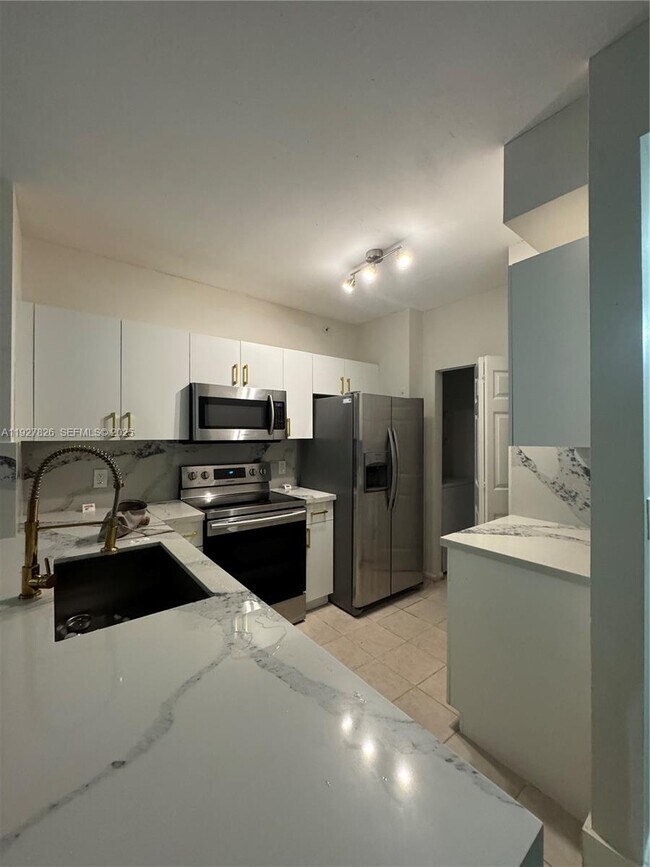 Building Photo - 8000 N Nob Hill Rd