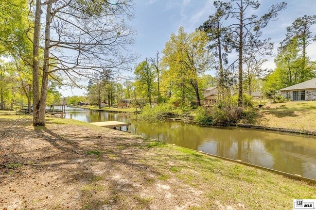 Building Photo - 203 Dupont Dr