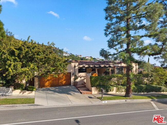 Building Photo - 1344 Bienveneda Ave