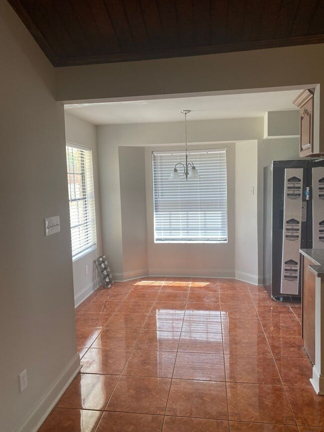 Building Photo - Fab New Orleans East Home