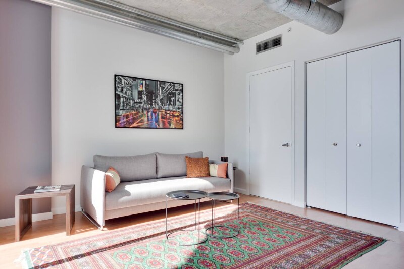 Building Photo - 690 SW 1st Ct