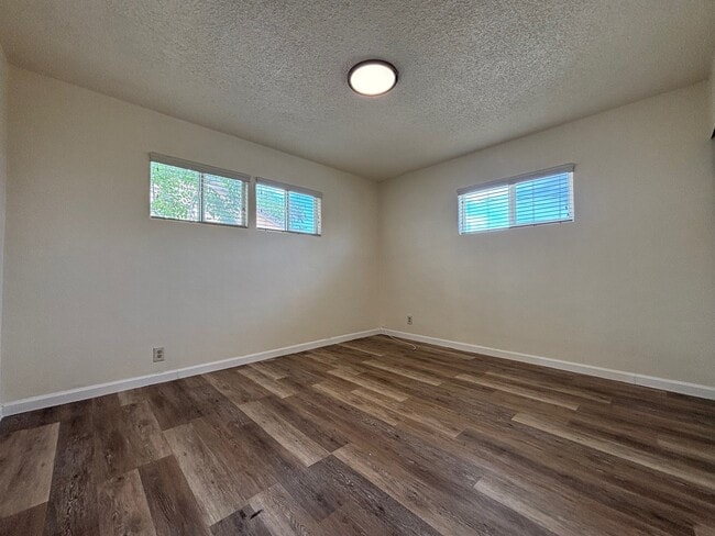 Building Photo - 1337 Melville Dr