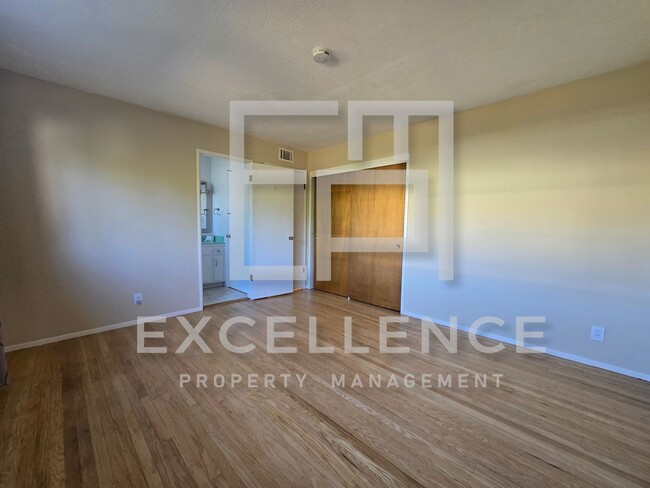 Building Photo - 2 Story 4/2 + Office, Hwf, Pets Negotiable...