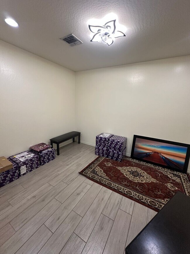 Building Photo - Charming 4 Bed 3 Bath Home in Meadows community, North Peoria !! POOL!!