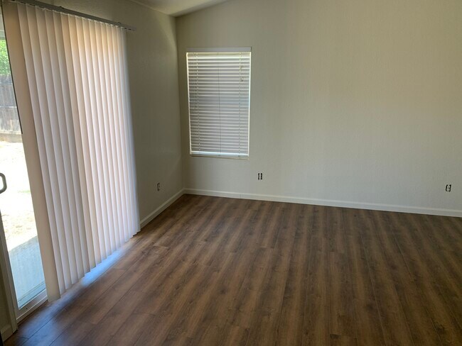 Building Photo - 1615 Great Basin Dr