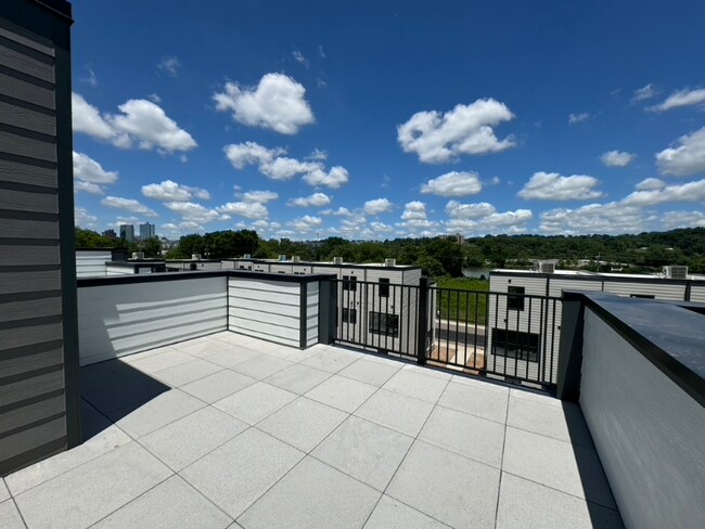 Building Photo - 1112 River Frk Wy