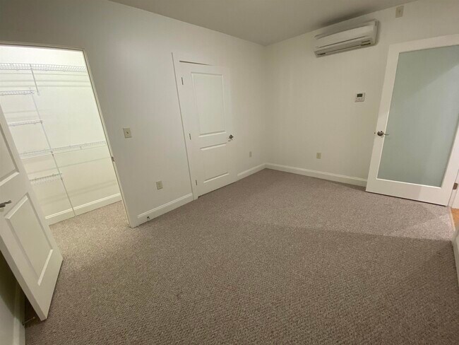 Building Photo - 875 Elm St