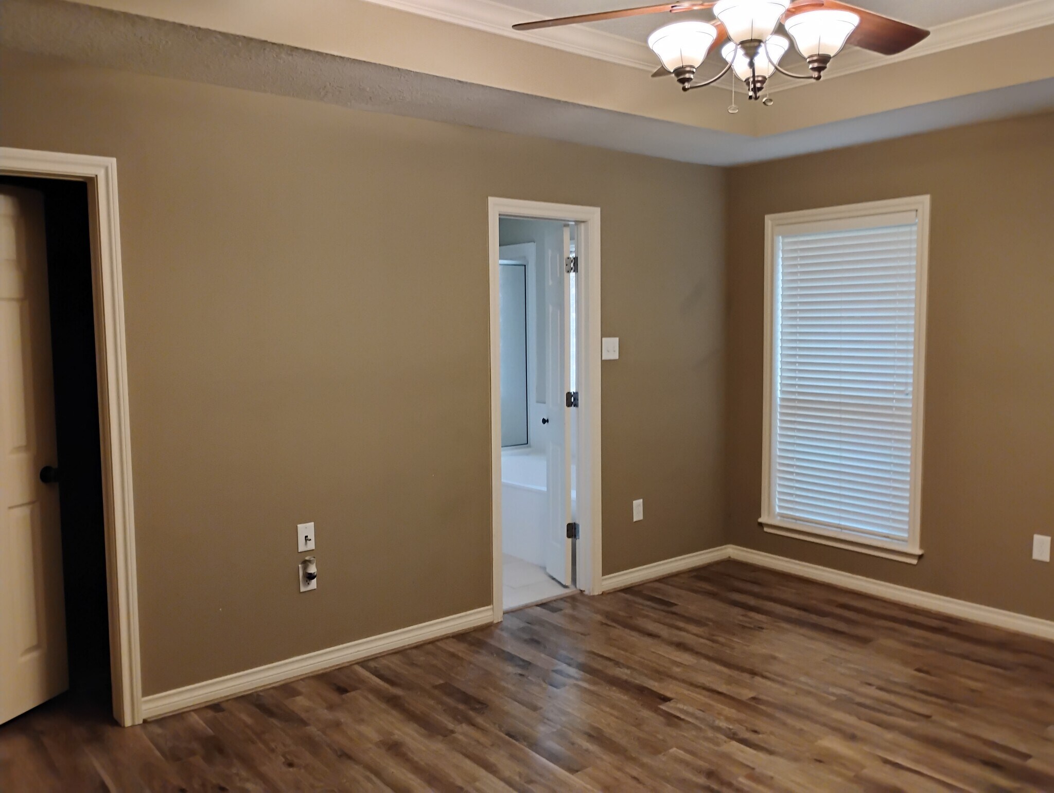 Building Photo - 4200 Middleham Ave
