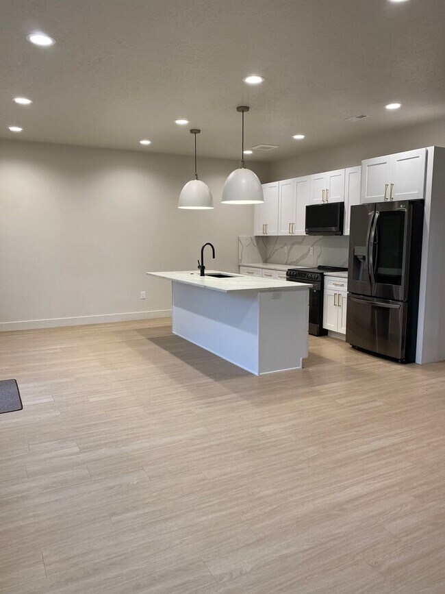 Building Photo - Driggs Stone Peak Subdivision - 3 bedroom / 2.5 bath w/ garage