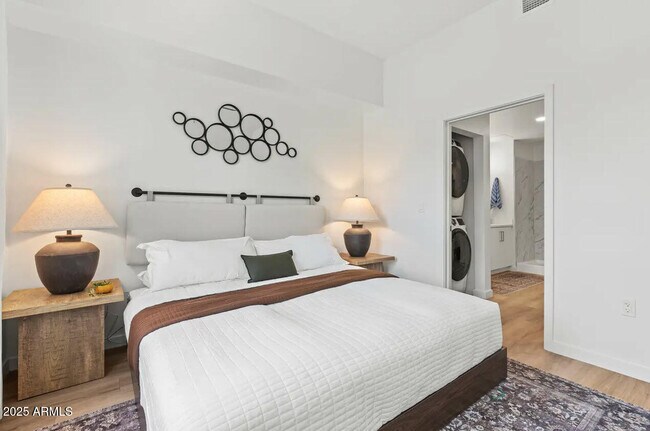 Building Photo - 301 W Roosevelt St