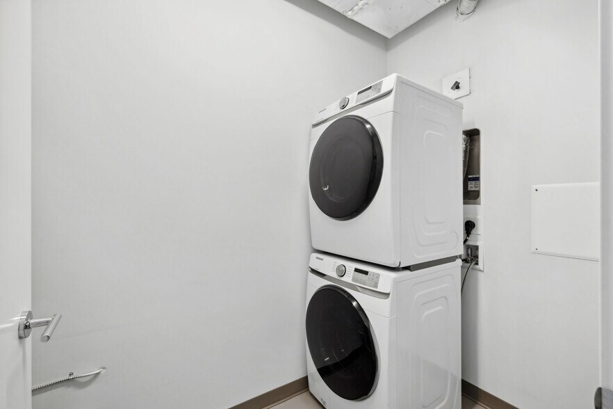 Laundry Room - 1150 NW Quimby St