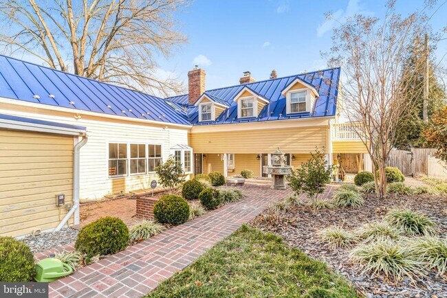 Building Photo - 7153 Main St