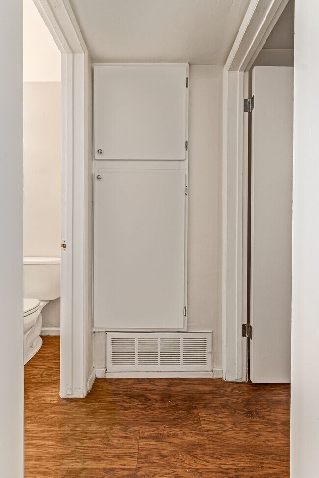 Building Photo - 1 Bed | 1 Bath -  Courtyard Style Unit