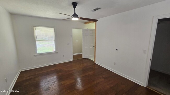 Building Photo - 933 Glastonbury Cir