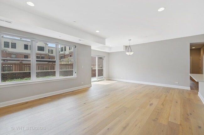 Building Photo - 833 Laurel Ave