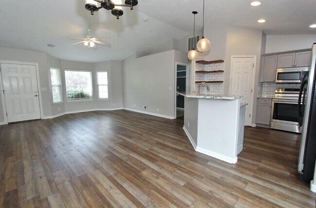 Building Photo - Lovely Single-Level Home