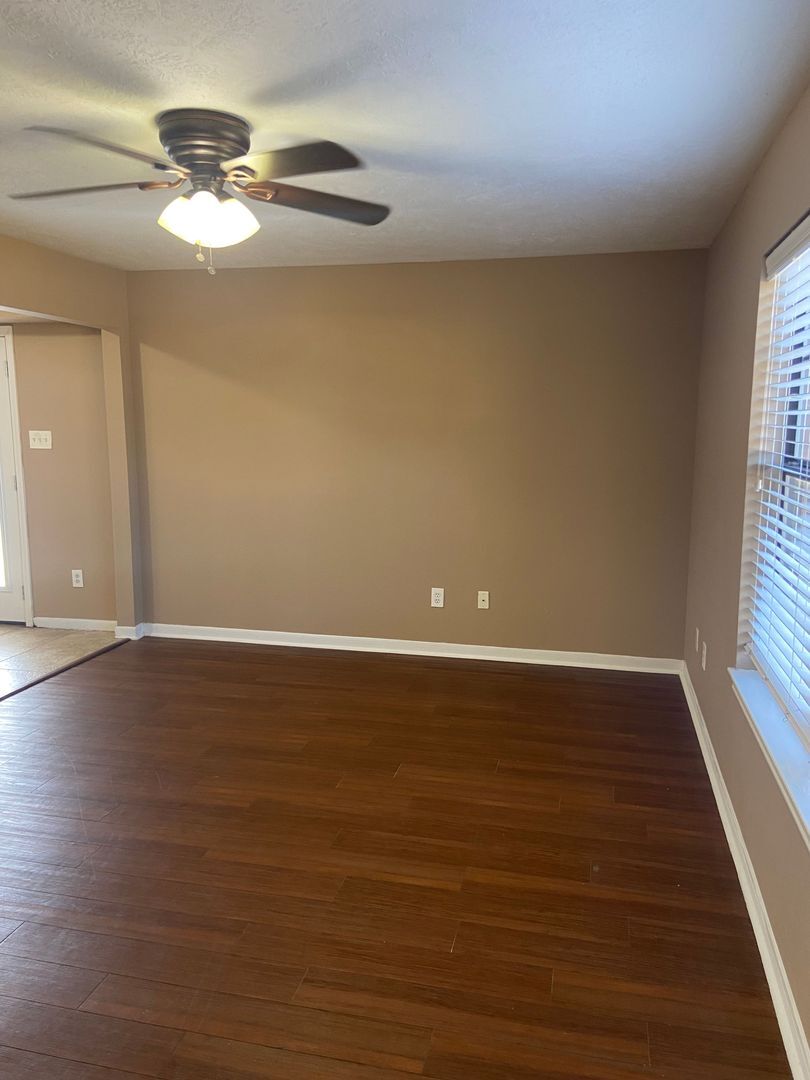 Building Photo - AUGUST 2026 PRE-LEASE Wonderful 3 Bed, 3 Bath Duplex Walking Distance from Campus!