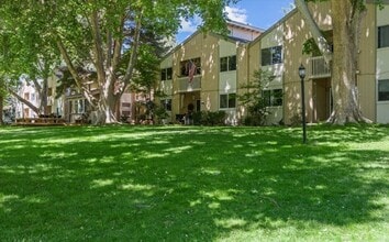 Building Photo - Beautifully updated and move-in ready condo!!