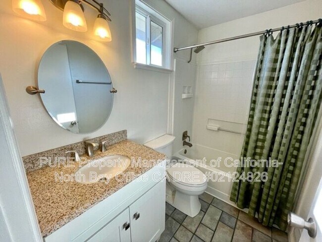 Building Photo - 211 Ridgeview Dr
