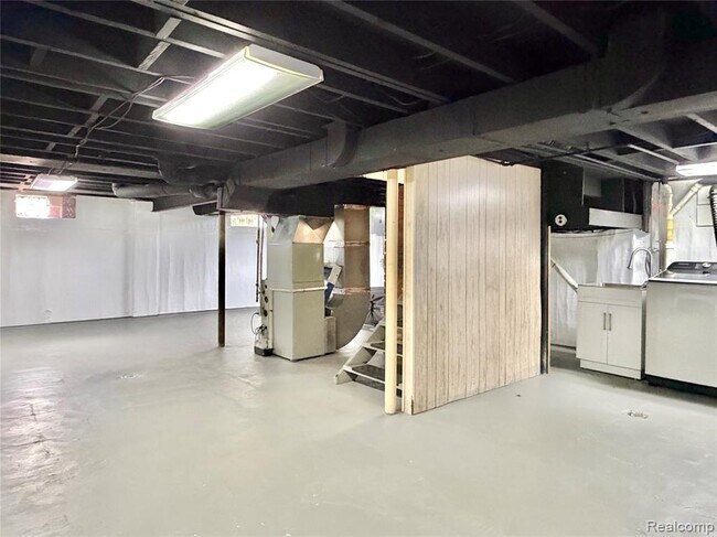 Building Photo - 306 Michelson Rd