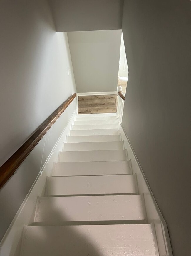 Building Photo - 2 bedroom 1.5 bath townhome