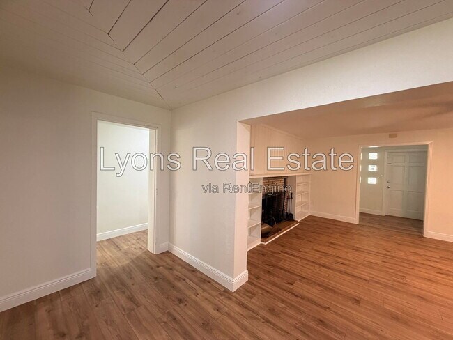 Building Photo - 10621 McGregor Blvd