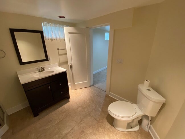 Building Photo - Arbor Lodge Bungalow!