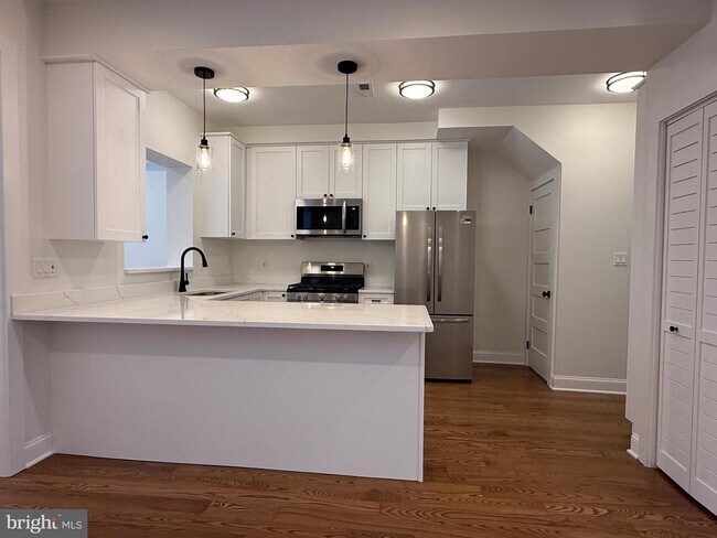 Primary Photo - 4610 9th St NW