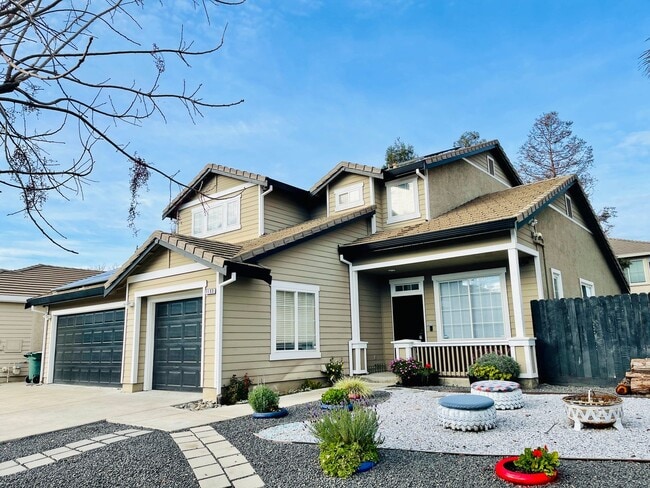 Primary Photo - Stunning SOLAR Home with Heated Pool / Spa...