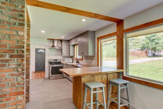 Building Photo - 3 Bed 2 Bath on West Beach