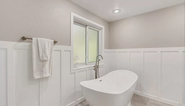 Building Photo - Mid-Century Modern Home in Auburn