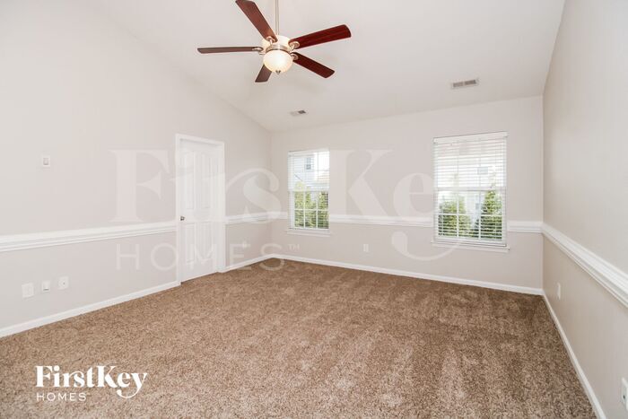 Building Photo - 749 Spinning Wheel Point