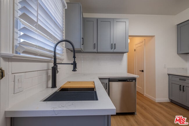 Building Photo - 108 N Broadway