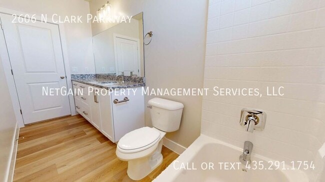 Building Photo - 2606 N Clark Pkwy