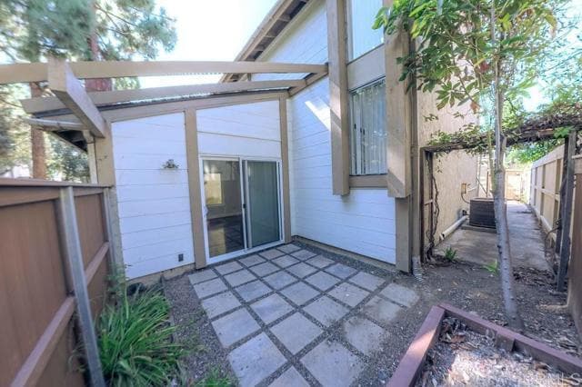 Building Photo - 10670 Esmeraldas Dr