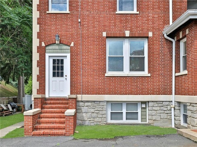 Building Photo - 12 Lincoln Pl