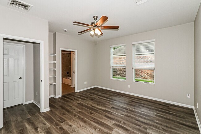 Building Photo - 17818 Aveleigh Ln