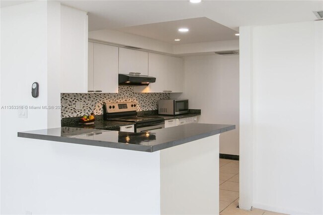 Building Photo - 2400 Presidential Way