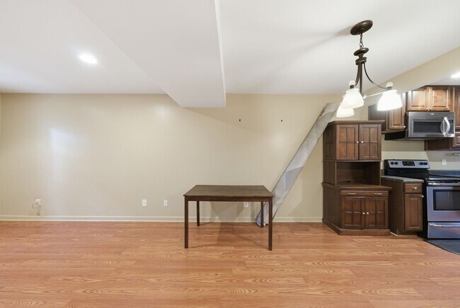 Building Photo - 6355 New Market Way