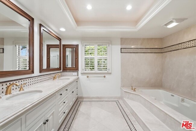 Building Photo - 6460 Via Colinita