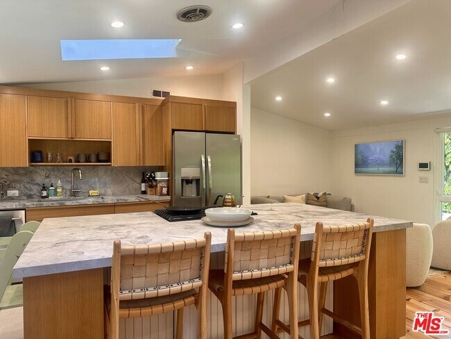 Building Photo - 8350 Lookout Mountain Ave