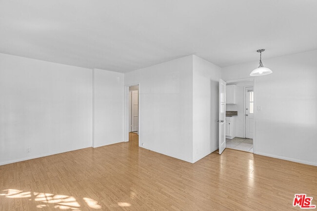 Building Photo - 1623 S Bundy Dr