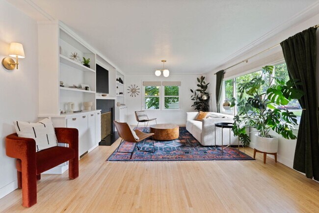 Building Photo - Beautiful Single Family Home!